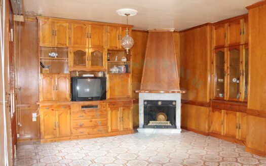 REF.20013 VENTA DE CASA CON LOCAL CENTRO