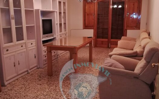 REF.19026 PISO AMPLIO CALLE PRINCIPAL
