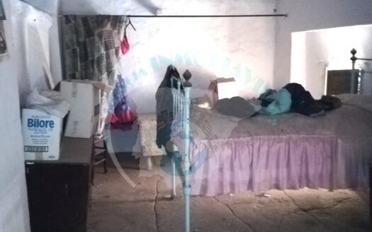 REF.19010 CASA DERRIDO A DOS CALLES