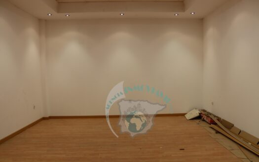REF.20049 LOCAL COMERCIAL A ESTRENAR