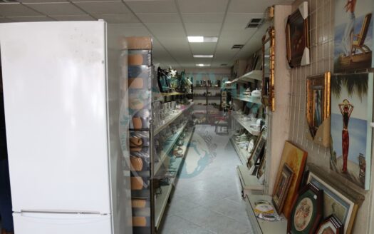 REF.21A002 LOCAL COMERCIAL 145m2 CON ESCAPARATE