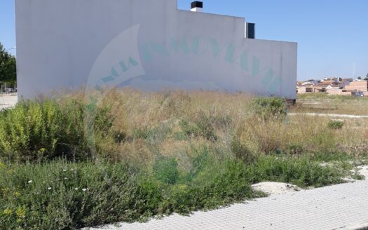 REF.18028 SOLAR URBANIZABLE 161M2 ESQUINA