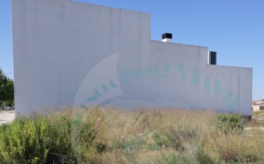 REF.18028 SOLAR URBANIZABLE 161M2 ESQUINA