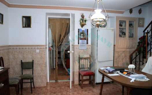 REF.21005 CASA 2 PLANTAS CALLE PRINCIPAL