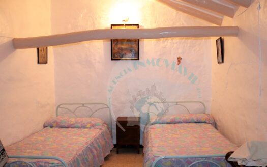 REF.21005 CASA 2 PLANTAS CALLE PRINCIPAL