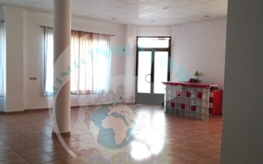 REF.21010 AMPLIA COCHERA O LOCAL DE 103 M2