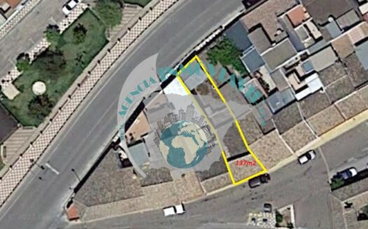 REF.ER21012 CASA-SOLAR ACCESO DOS CALLES