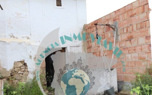 REF.ER21012 CASA-SOLAR ACCESO DOS CALLES