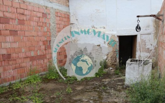 REF.ER21012 CASA-SOLAR ACCESO DOS CALLES