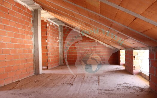 REF.ER21010 CASA+LOCAL-COCHERA DE 3 PLANTAS