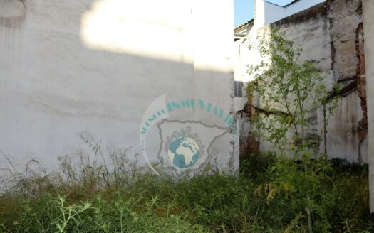 REF.21045 SOLAR EN ESQUINA C/PRINCIPAL