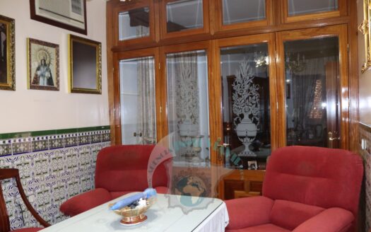 REF.21058 VIVIENDA SEMICENTRICA EN ESQUINA