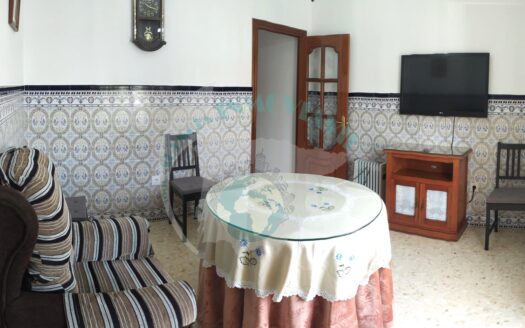 REF.20019 CASA EQUIPADA CON COCHERA Y AMPLIA TERRAZA