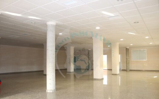 REF.22A007 AMPLIO LOCAL COMERCIAL EN ESQUINA