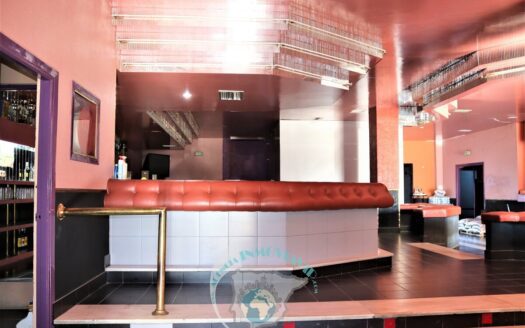 REF.23001 COMPLEJO DE VIVIENDAS, DISCOTECA Y PISCINA