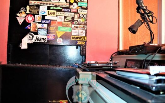 REF.23001 COMPLEJO DE VIVIENDAS, DISCOTECA Y PISCINA