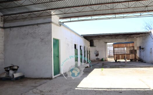 REF.23039 VENTA DE COCHERA PARA CABALLOS