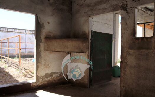 REF.23039 VENTA DE COCHERA PARA CABALLOS