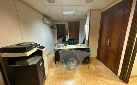 REF.ANT23003 VENTA DE LOCAL CON DESPACHOS EN ANTEQUERA