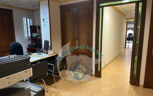 REF.ANT23003 VENTA DE LOCAL CON DESPACHOS EN ANTEQUERA