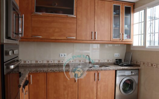 REF.23064 VENTA DE VIVIENDA AMPLIA CON PATIO EN BENAMEJI