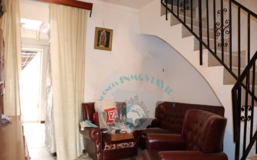 REF.23059 VENTA DE CASA REFORMADA A FALTA DE MANTENIMIENTO