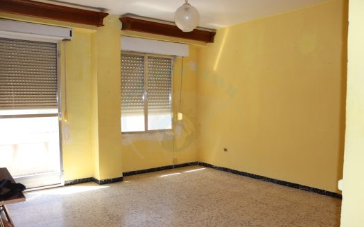 REF.23060 PISO AMPLIO Y CON MUCHA LUZ
