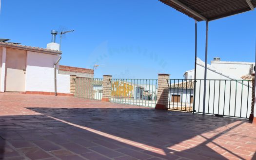 REF.23060 PISO AMPLIO Y CON MUCHA LUZ