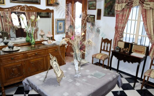 REF.CB23001 VENTA DE CASA CON ENCANTO AMBIGUO