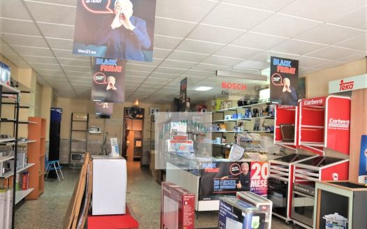 REF.21A001 SE ALQUILA LOCAL EN BENAMEJI