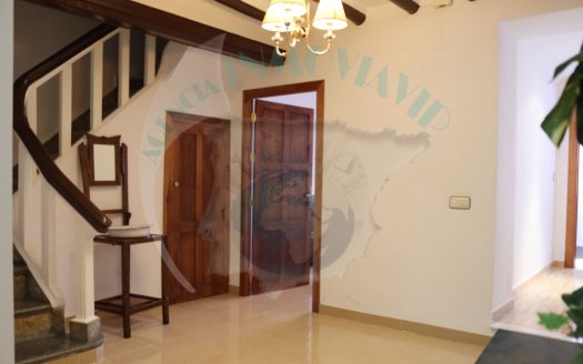 Ref. ER25002 – Casa reformada con cochera y patio en Encinas Reales (Córdoba)