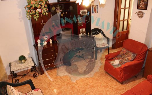 Ref. CB25001 – Casa de 2 plantas con patio, terraza, 3 habitaciones y 2 baños en Cuevas Bajas (Málaga)