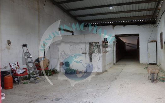 Ref. DP25001 – Finca rústica con licencia de explotación, depósitos, luz y agua de red, pozo y 9.042 m² de parcela (Lucena – Córdoba)