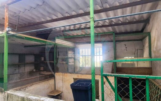REF.ER26001 VENTA DE COCHERA Y PATIO