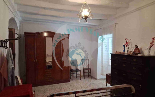 REF.ER26004🏡 Casa de dos plantas con 4 dormitorios y patio en Encinas Reales